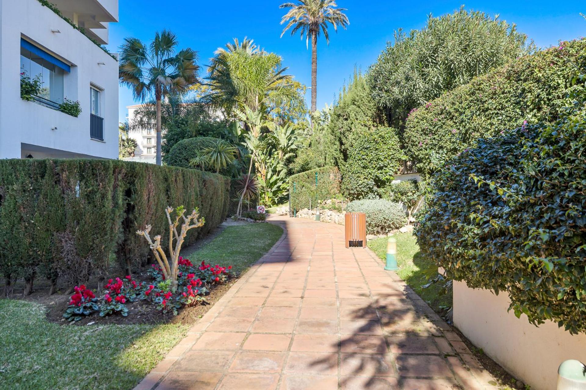 1 Bedroom Apartment, With Sea Views, In Medina Garden - Puerto Banus Marbella Ngoại thất bức ảnh